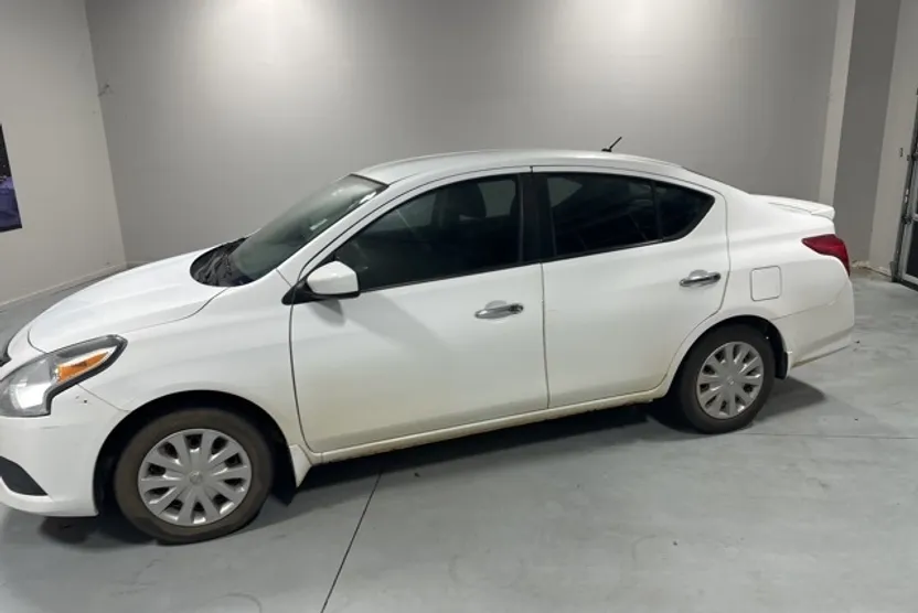 2016 Nissan Versa 1.6 SV photo 1