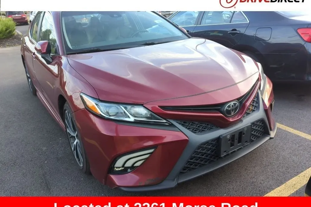 2018 Toyota Camry SE photo 1
