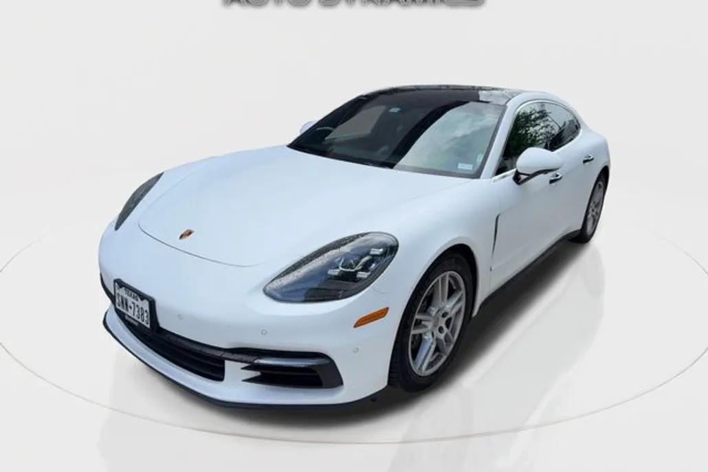 2018 Porsche Panamera Base photo 1