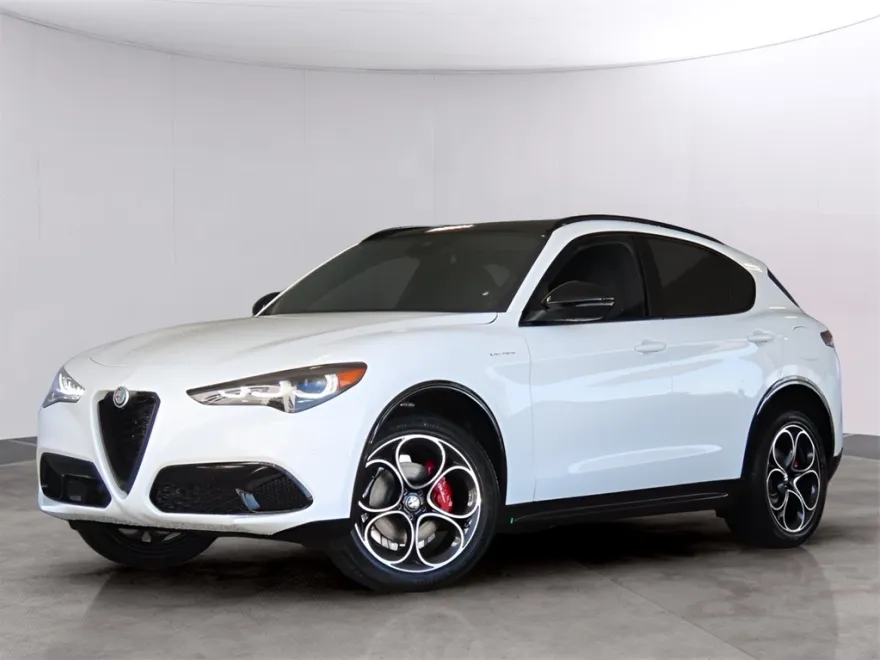 2025 Alfa Romeo Stelvio Sprint Base photo 1