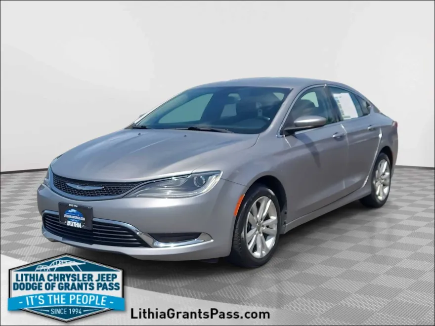2015 Chrysler 200 Limited photo 1