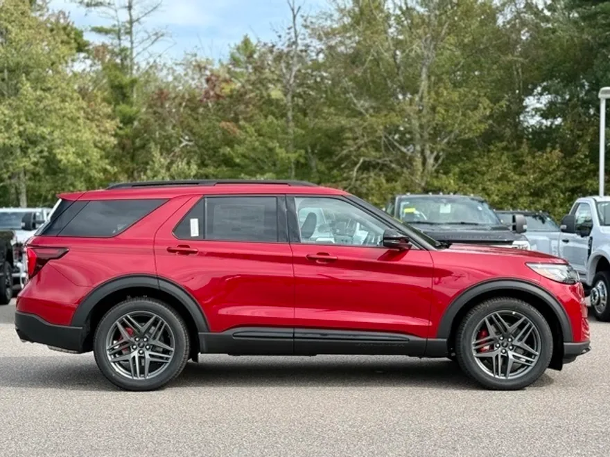 2025 Ford Explorer ST photo 1