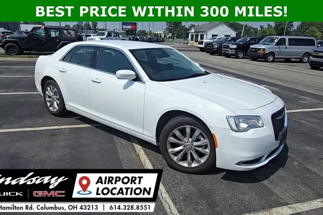 2022 Chrysler 300 Touring photo 1
