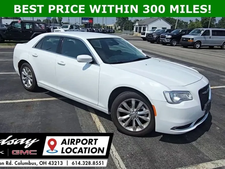 2022 Chrysler 300 Touring photo 1