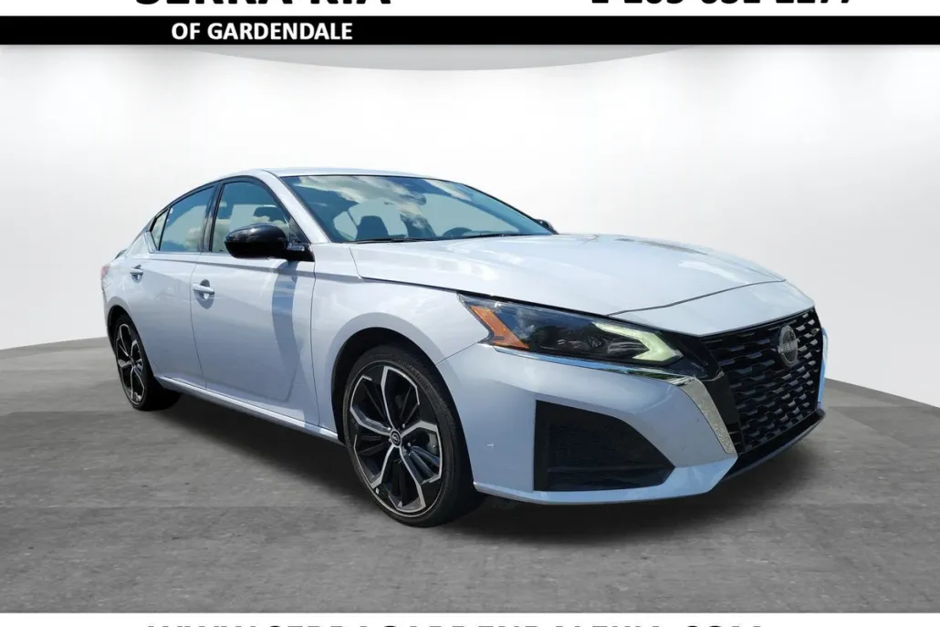 2024 Nissan Altima 2.5 SR photo 1
