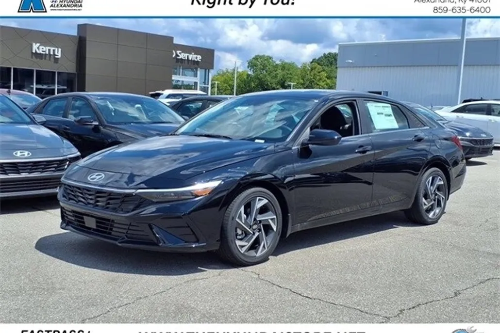 2025 Hyundai Elantra SEL Convenience photo 1