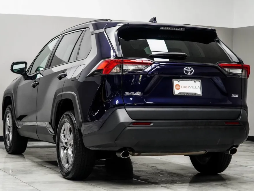 2024 Toyota RAV4 XLE photo 10