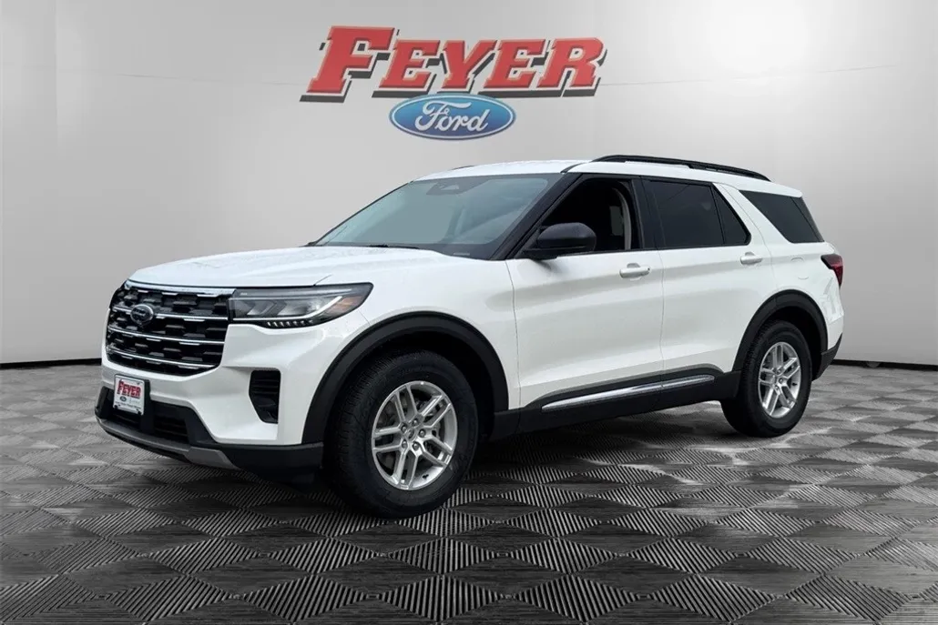 2025 Ford Explorer photo 1