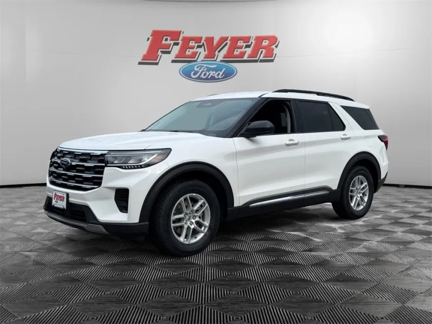 2025 Ford Explorer photo 1