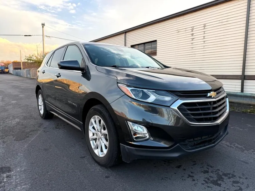 2020 Chevrolet Equinox LT photo 1