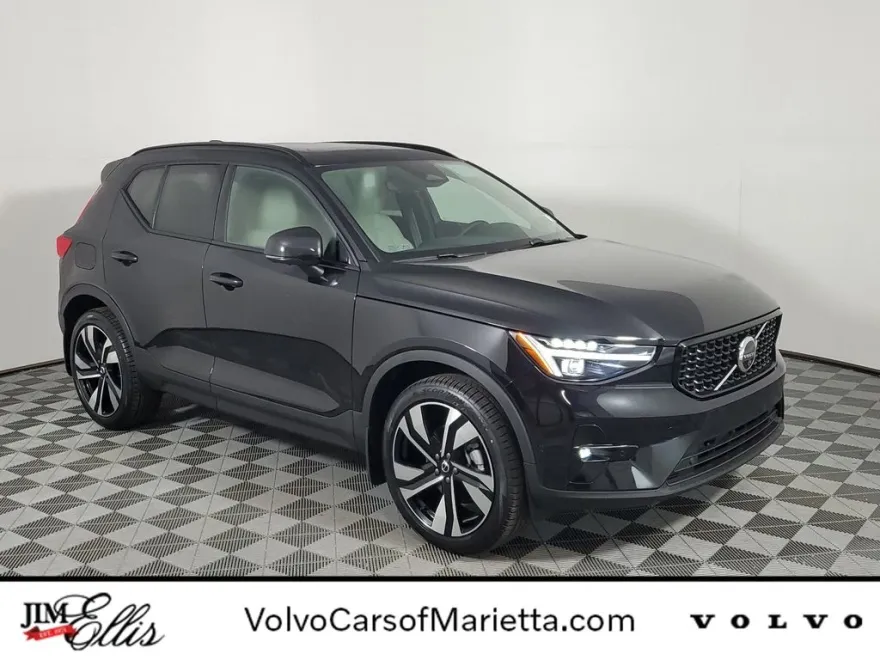 2025 Volvo XC40 Plus photo 1