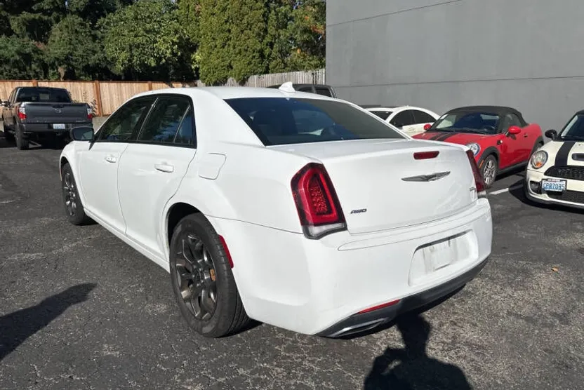 2015 Chrysler 300 S photo 1