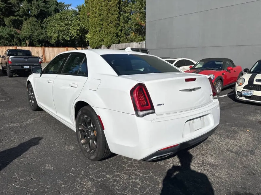 2015 Chrysler 300 S photo 1