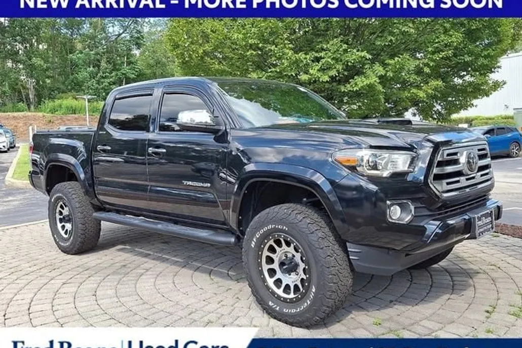 2018 Toyota Tacoma Limited V6 photo 1