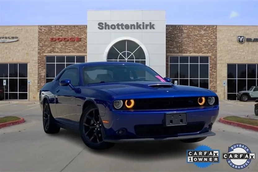 2022 Dodge Challenger R/T photo 1