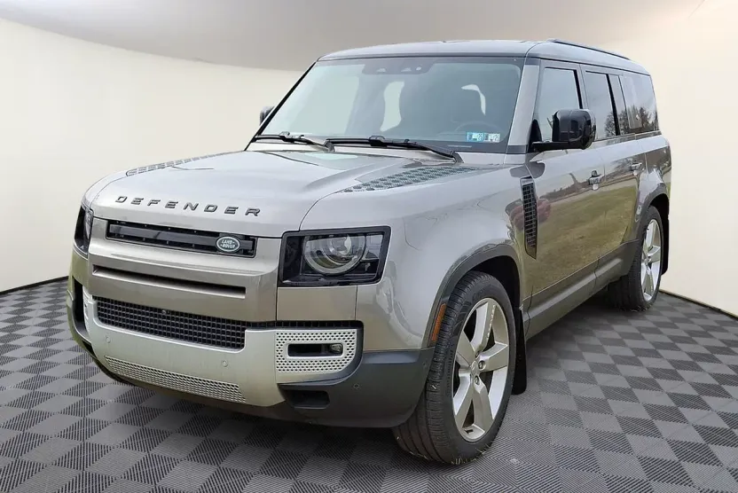2024 Land Rover Defender S photo 1