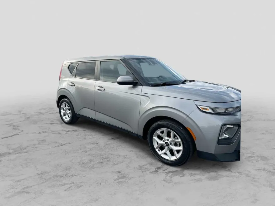 2022 Kia Soul LX photo 1