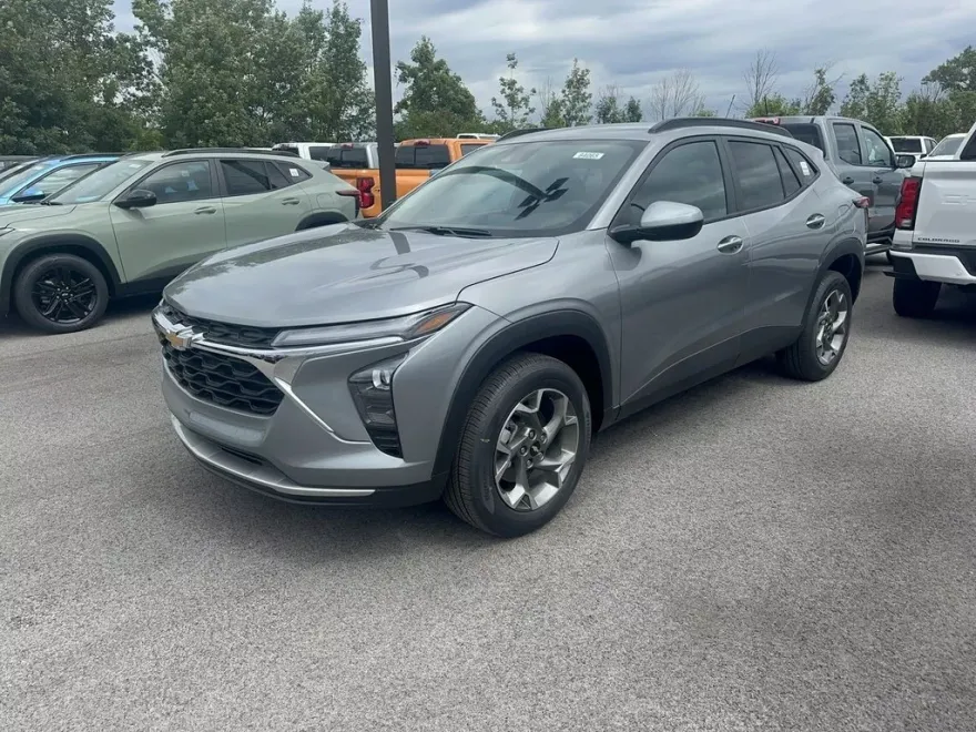 2025 Chevrolet Trax LT photo 1