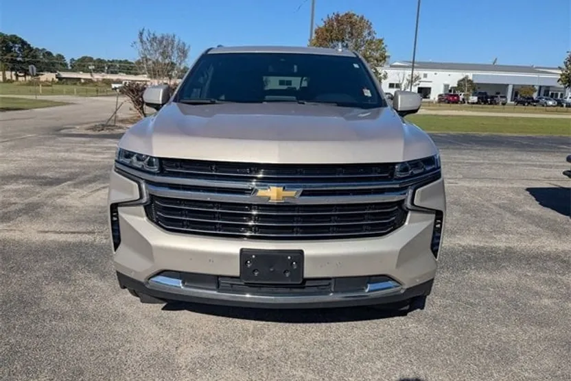2024 Chevrolet Suburban LT photo 1