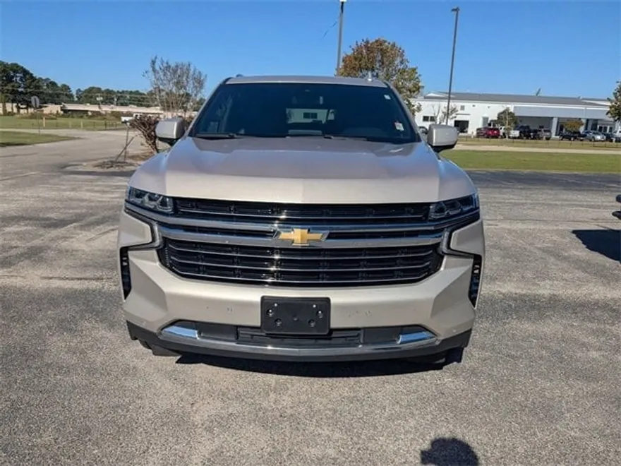 2024 Chevrolet Suburban LT photo 1
