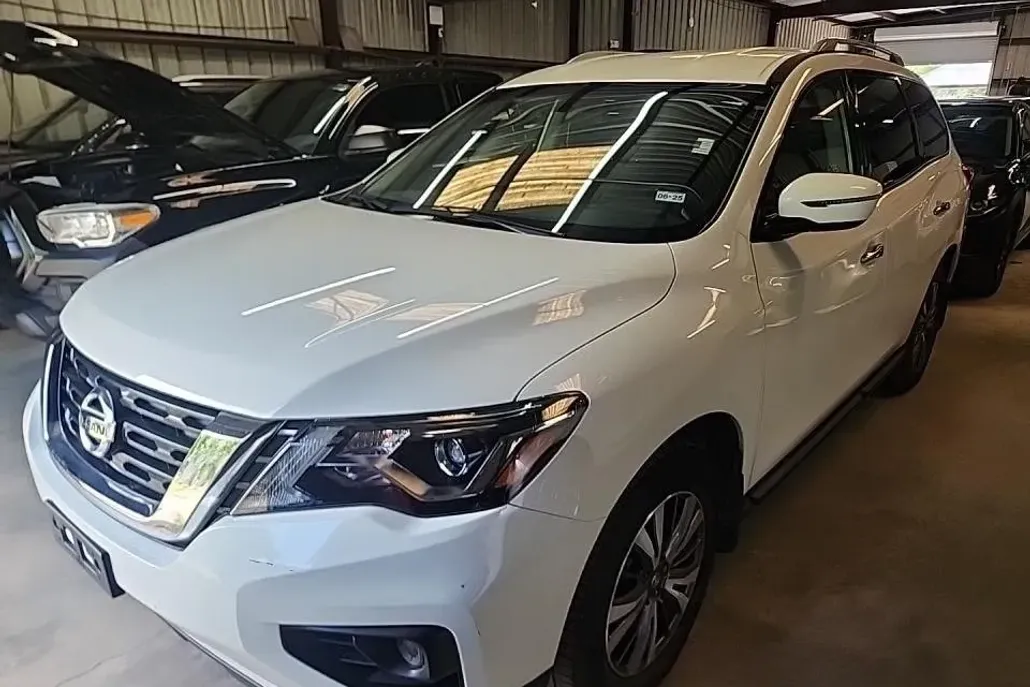 2017 Nissan Pathfinder S photo 1