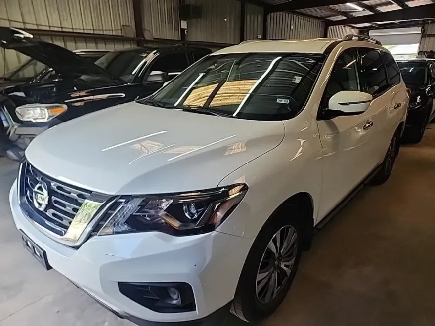 2017 Nissan Pathfinder S photo 1
