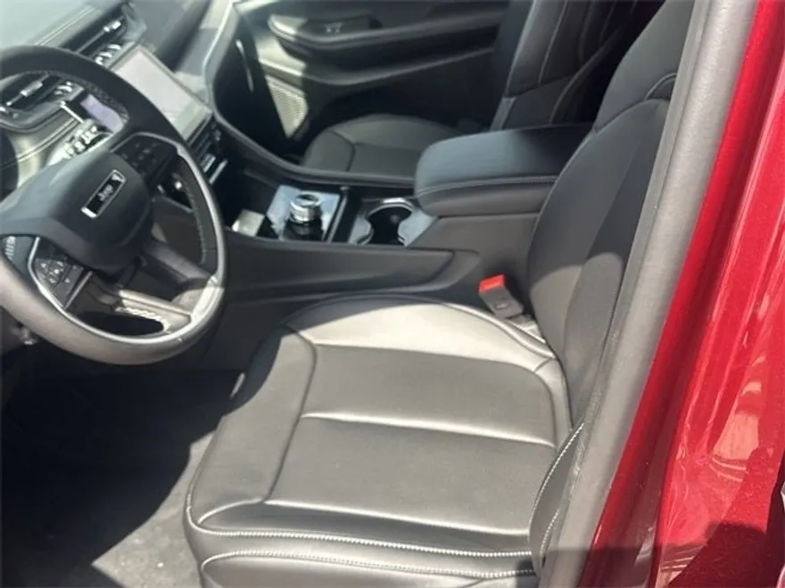 2025 Jeep Grand Cherokee Limited photo 15