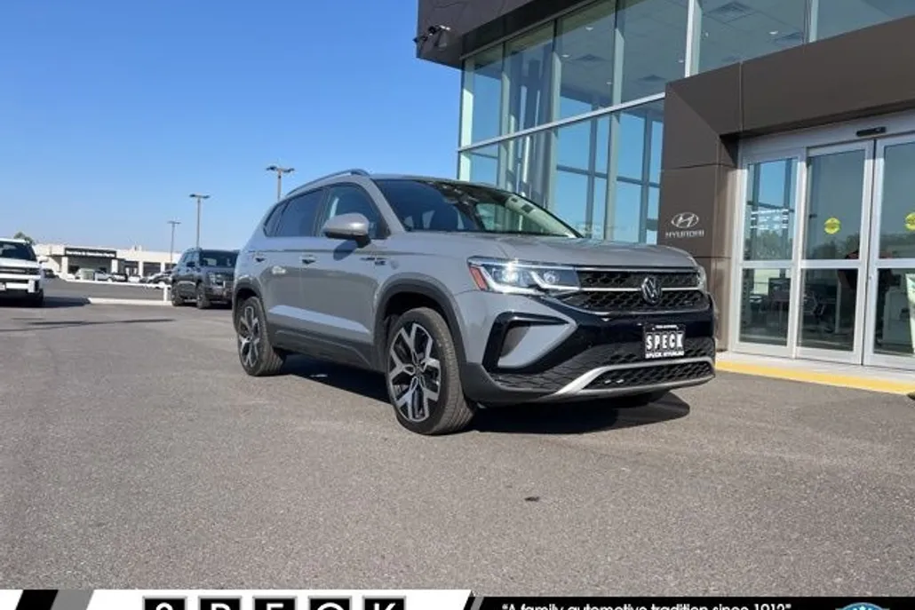 2023 Volkswagen Taos SEL photo 1