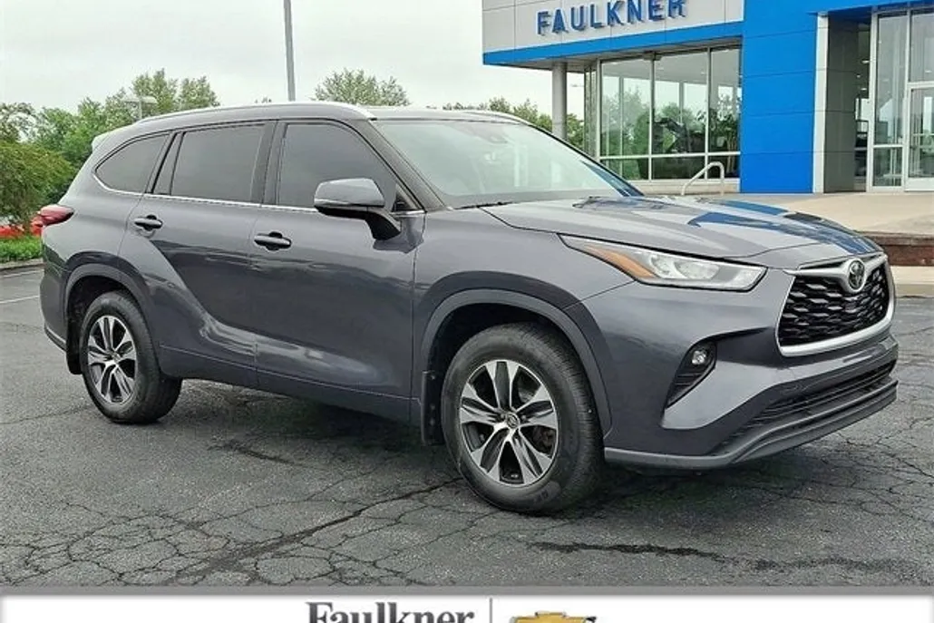 2020 Toyota Highlander XLE photo 1