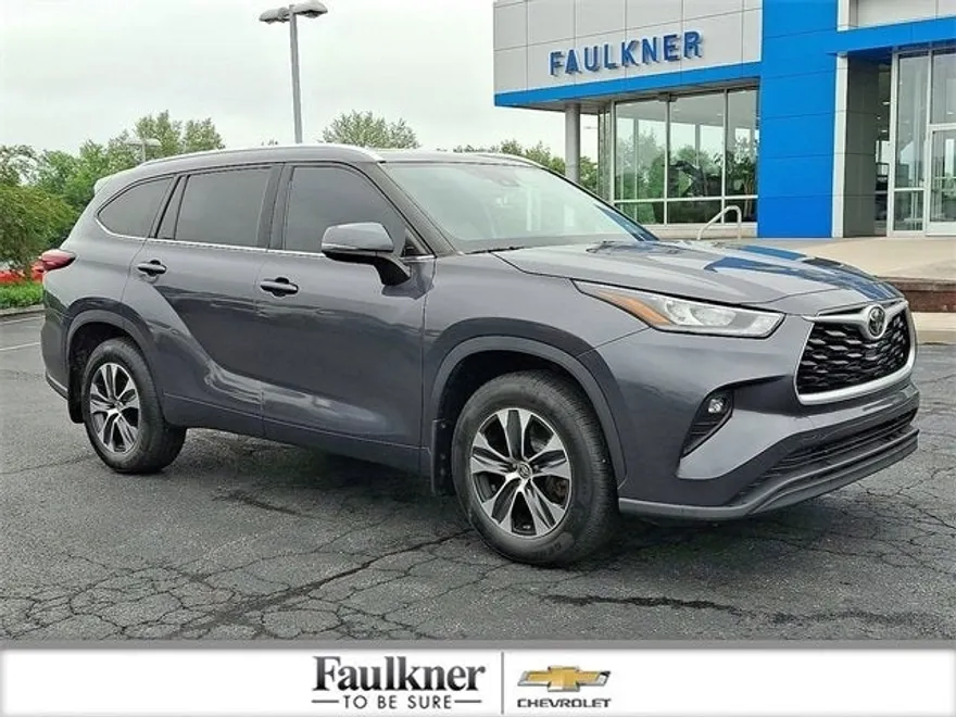 2020 Toyota Highlander XLE photo 1
