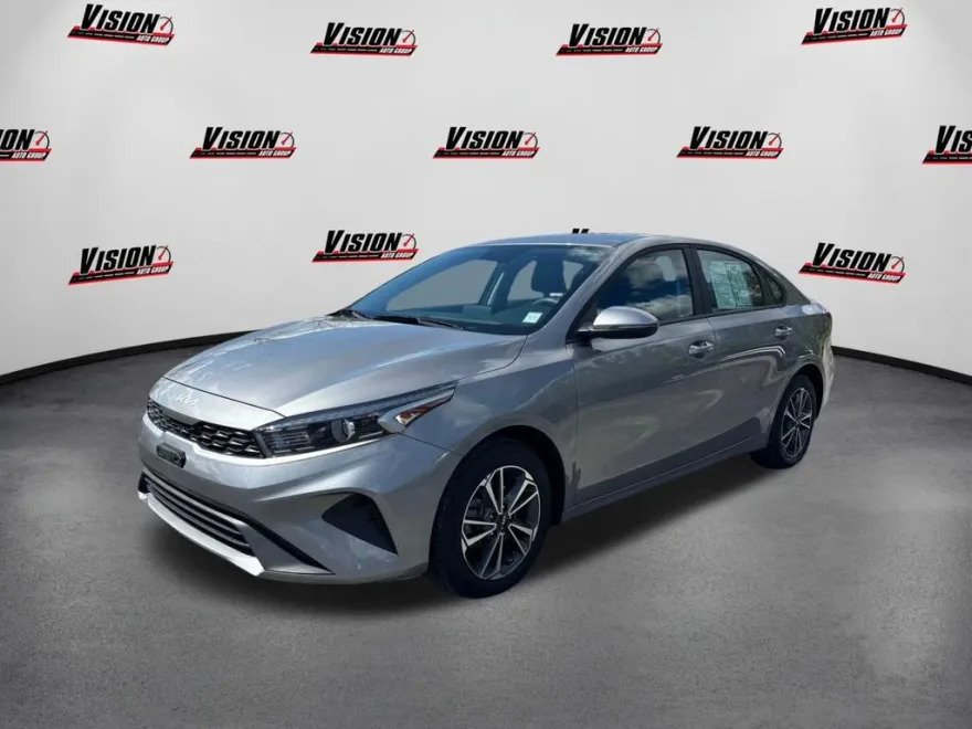 2023 Kia Forte LXS photo 1