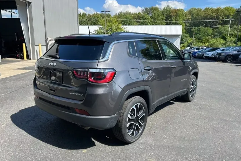 2022 Jeep Compass Limited photo 1