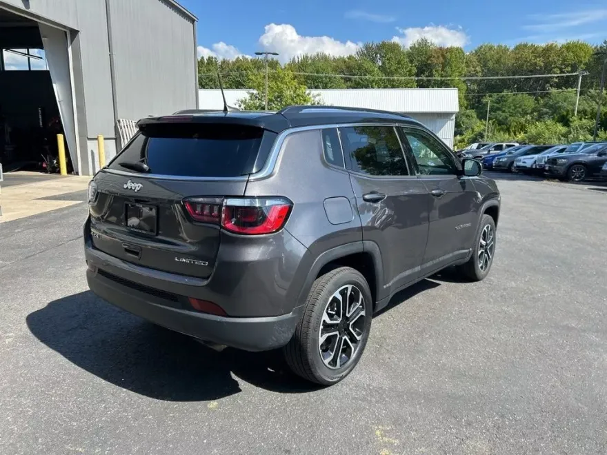 2022 Jeep Compass Limited photo 1