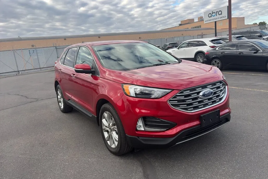 2024 Ford Edge Titanium photo 1
