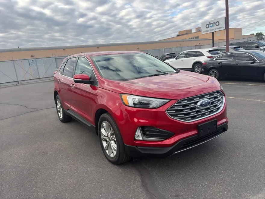 2024 Ford Edge Titanium photo 1