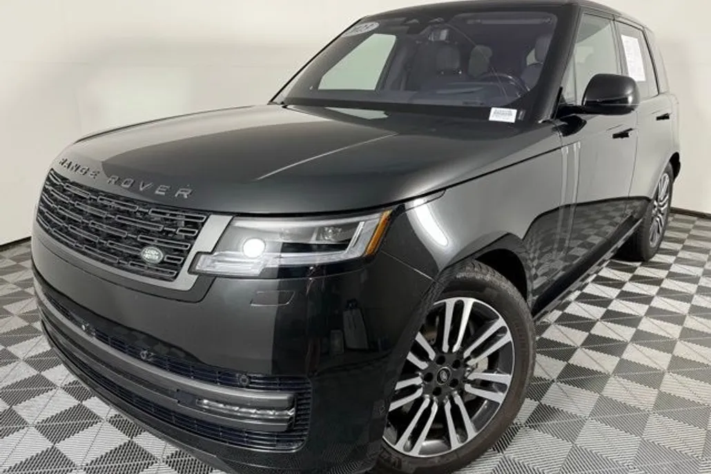 2023 Land Rover Range Rover SE photo 1