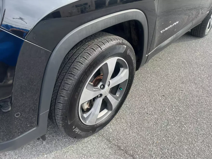 2019 Jeep Cherokee Limited photo 1