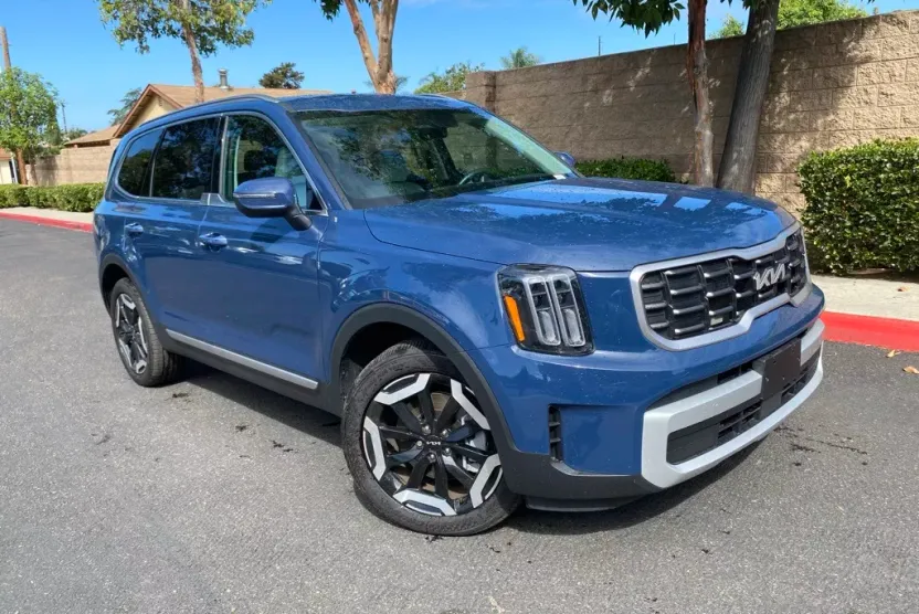 2025 Kia Telluride S photo 1