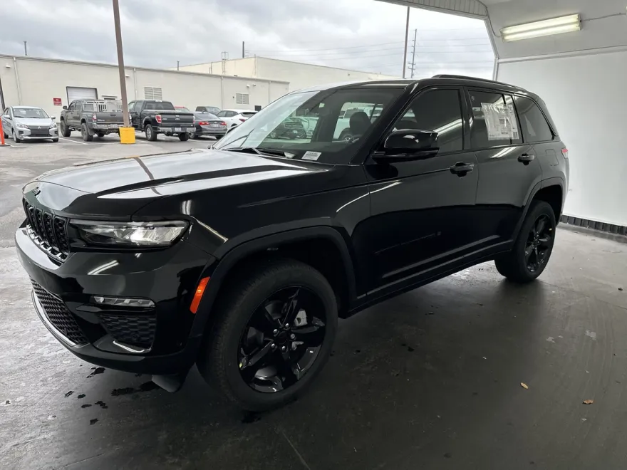 2025 Jeep Grand Cherokee Limited photo 1