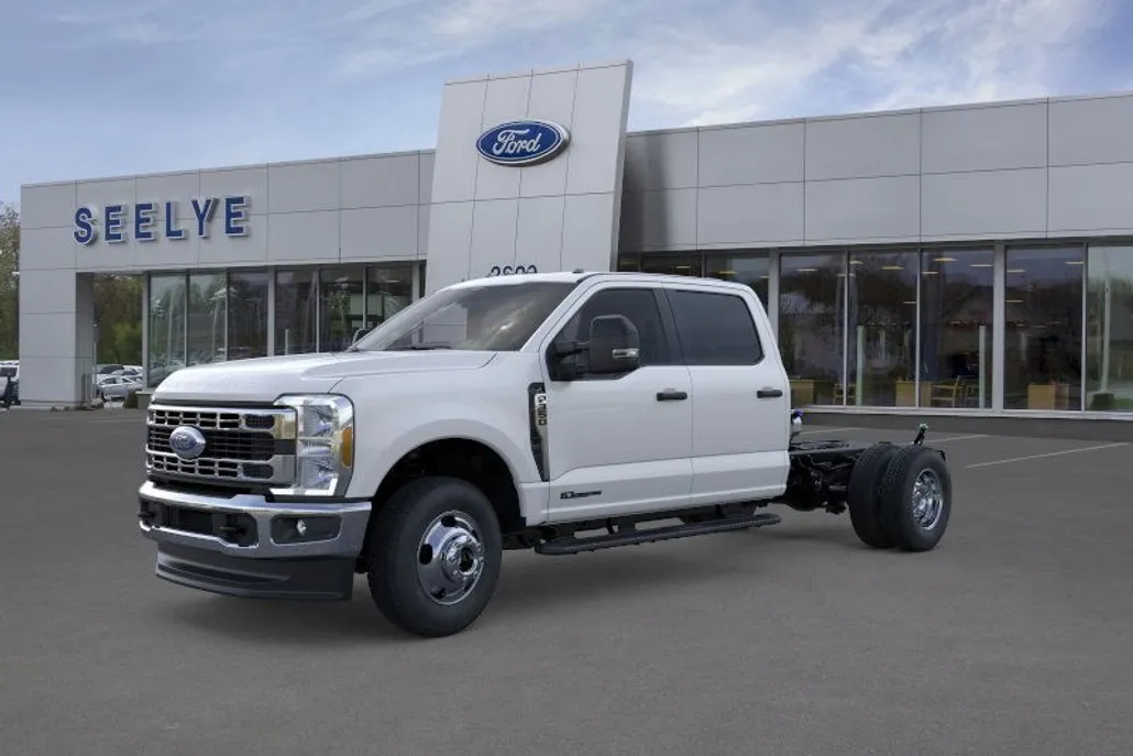 2025 Ford F-350 XL photo 1