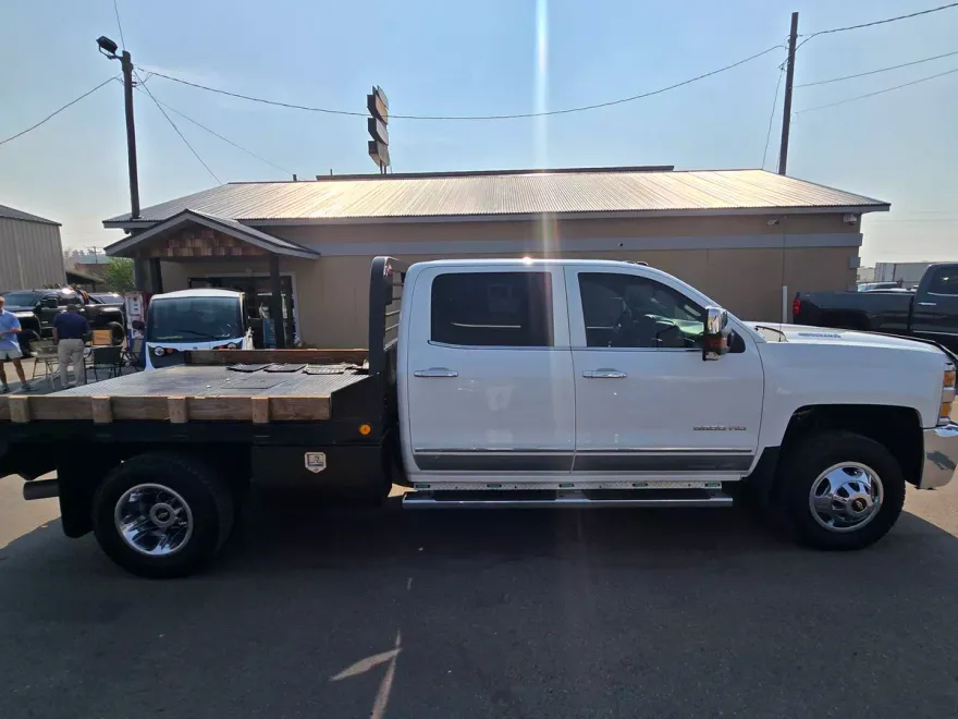 2016 Chevrolet Silverado 3500HD LTZ photo 1