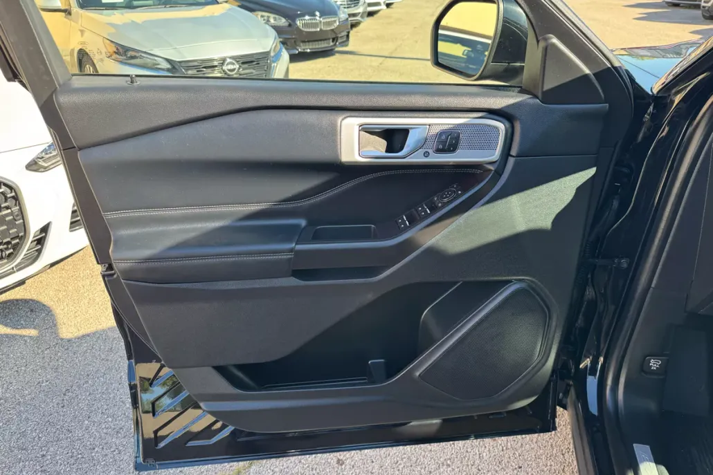2020 Ford Explorer Limited photo 1