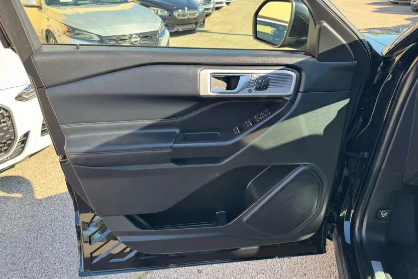 2020 Ford Explorer Limited photo 1