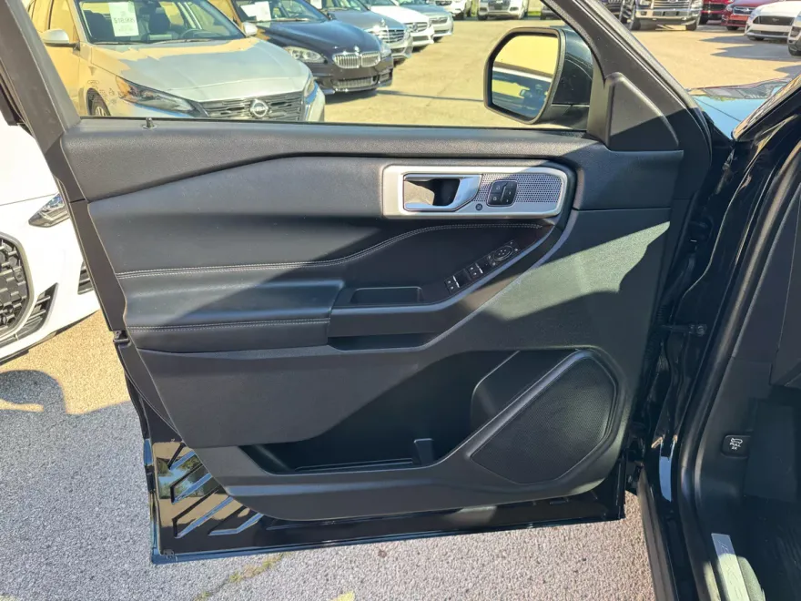 2020 Ford Explorer Limited photo 1
