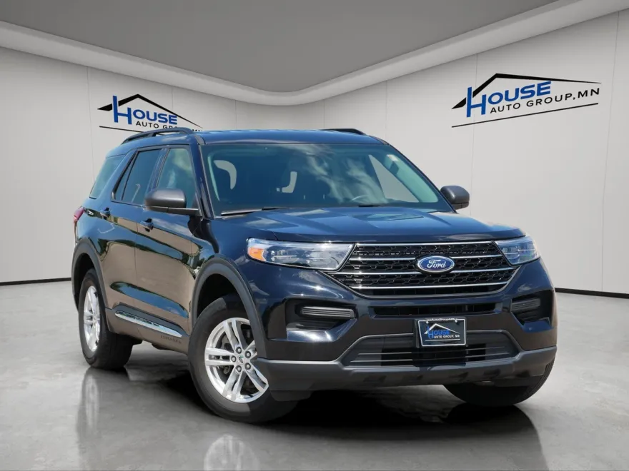 2021 Ford Explorer XLT photo 1