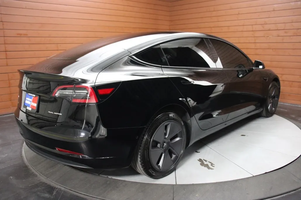2022 Tesla Model 3 Long Range photo 1