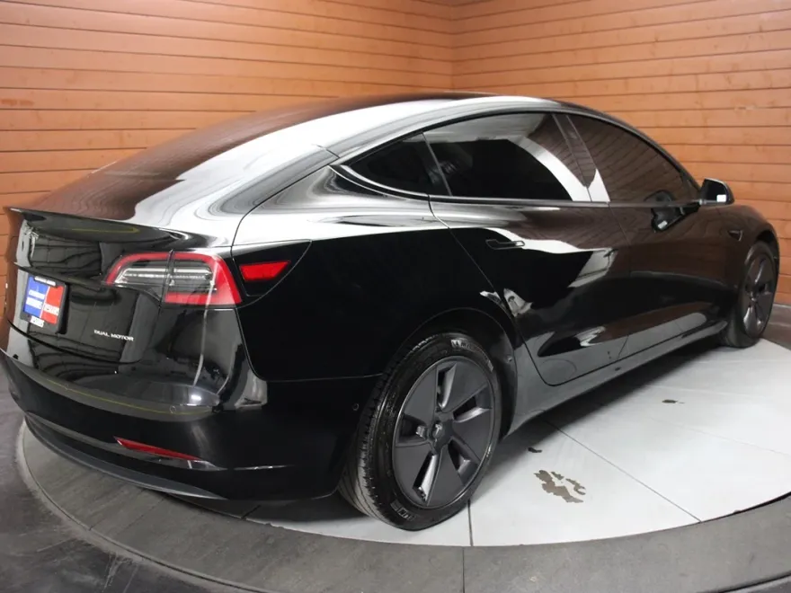 2022 Tesla Model 3 Long Range photo 1
