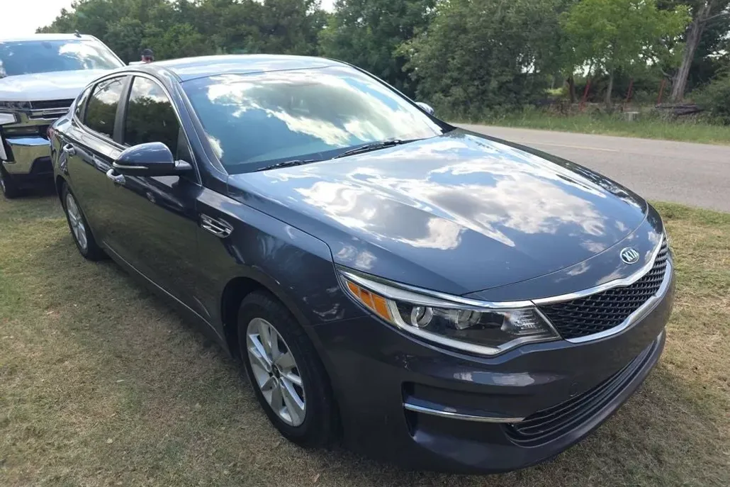 2018 Kia Optima LX photo 1