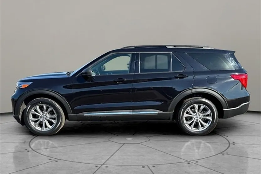 2022 Ford Explorer XLT photo 1
