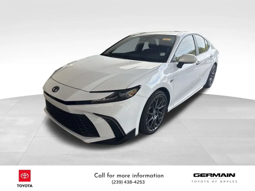 2025 Toyota Camry SE photo 1